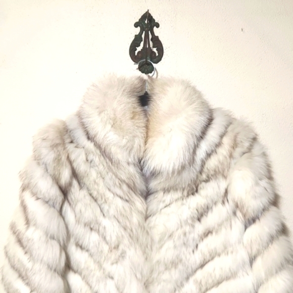VTG Saga Fox Natural Blue Fox Norway Fur Coat Size Small EUC! - Picture 4 of 16